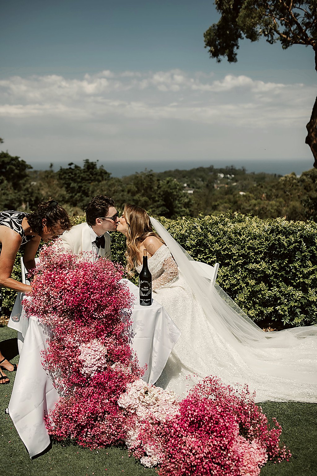 Elanora Country Club — pink baby's breath cascade